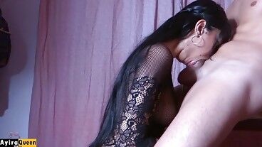 Моя сводная сестра делает мне минет, и я пульсирую, кончая ей в рот!