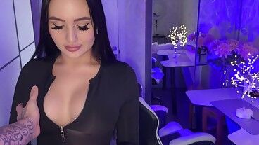 Подглядывание за сводной сестрой заканчивается горячим трахом