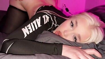 Молодая блондинка напрашивалась на ЖЁСТКИЙ ТРАХ. ГРУБО РАСТЯГИВАЯ ЕЁ КИСКУ