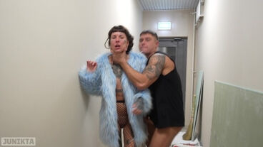 Он жутко разозлился, что я опять курила, и оттрахал меня, как шлюху. Брызги и римминг