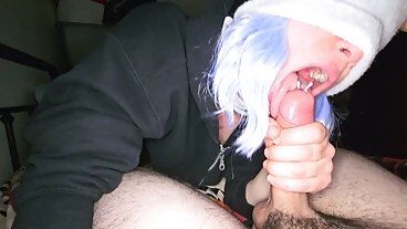 Подруга продолжала заглатывать несколько минут после горячего горлового пирога Горячее действие по самые яйца