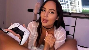 Что выберешь: меня или игруху? Классный секс и измена с другом парня