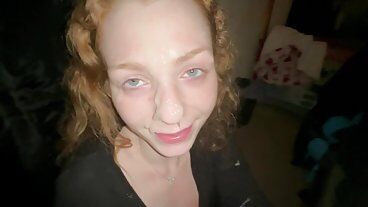 Чумовая рыжая заглатывает член, трахается и принимает на лицо