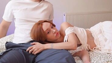 Сводный брат возбудился во время фильма? Соси его член прямо сейчас!